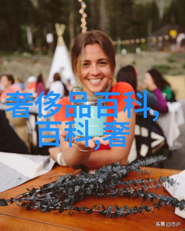 春季时尚趋势轻盈花朵与现代休闲的完美融合