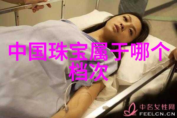 中长发型适宜40岁女性秀发保养与时尚搭配技巧