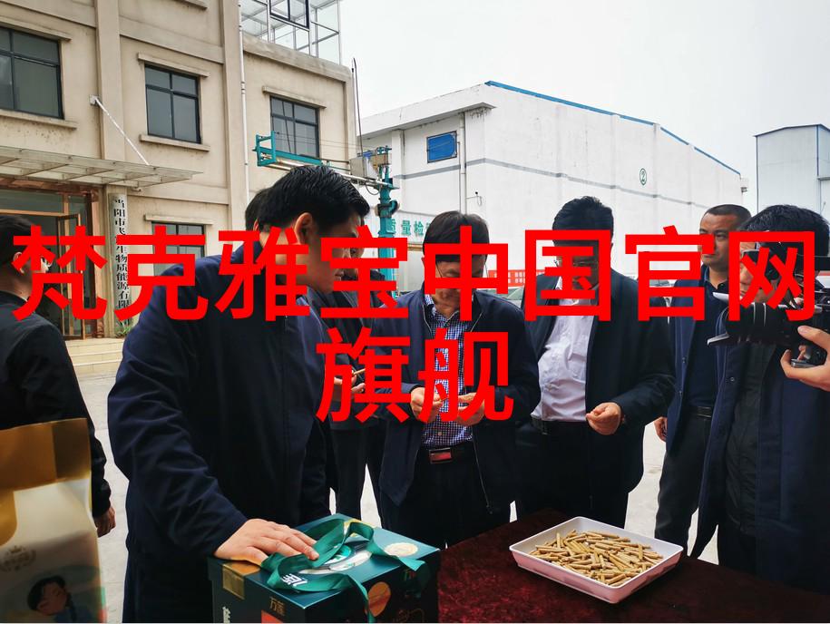 不同场合香水使用小贴士在社会大舞台上就像电影里的香水一样适当的使用可以让你更加出众