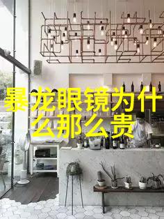 他与其他知名作者之间存在哪些相似之处和差异