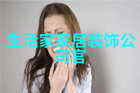 女人迈开腿让男人吃草莓她轻启步伐他的惊喜与尴尬