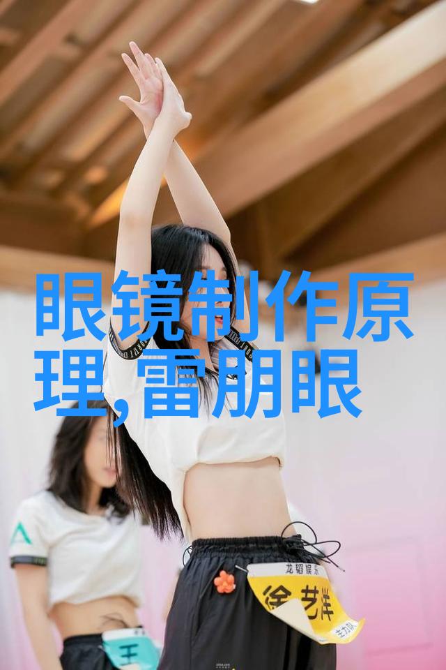 体育老师严格监督体育课的纪律与责任